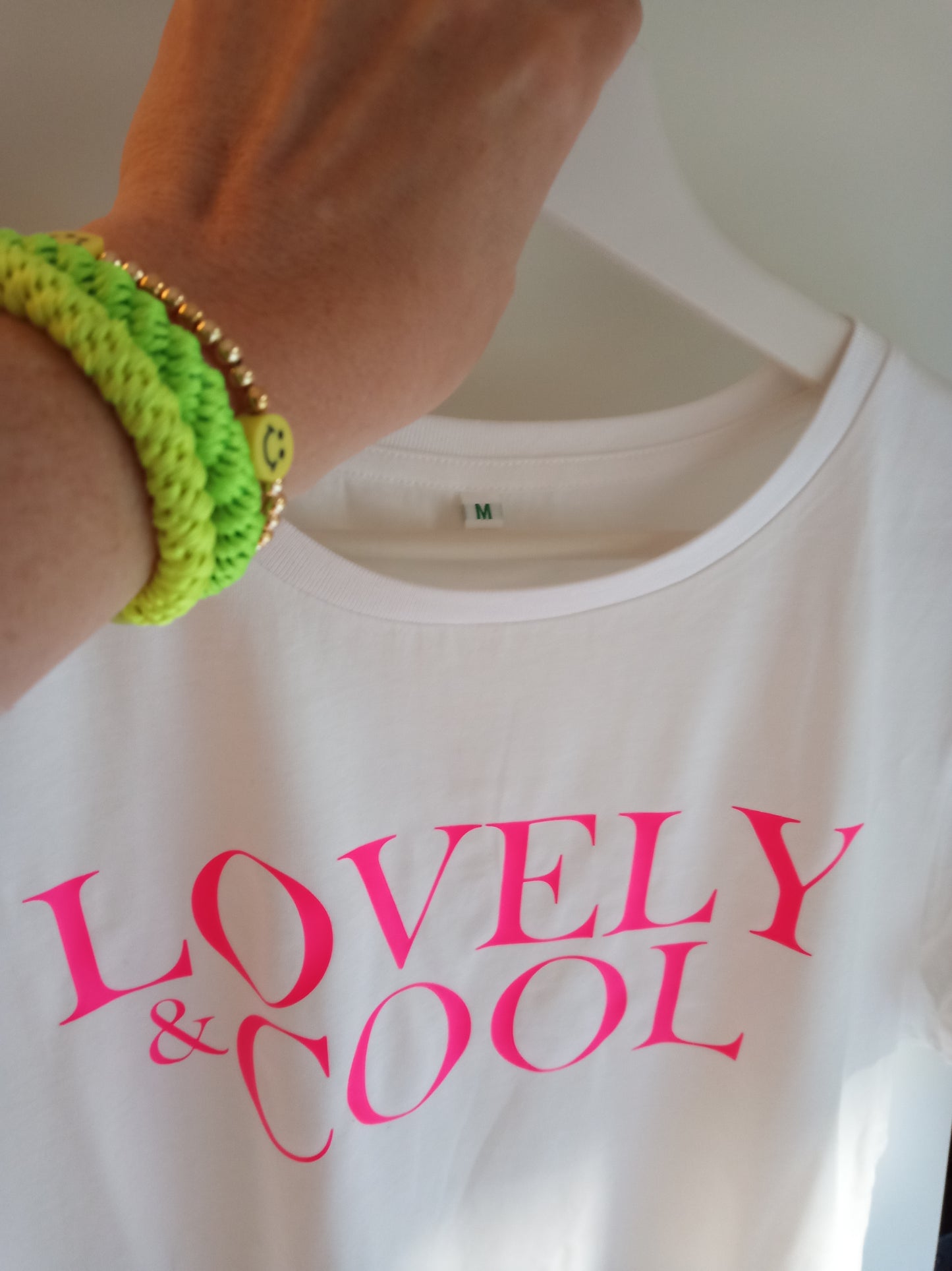 Statement Shirt LOVELY & COOL mit Neonprint